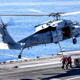 Ministr obrany USA Pete Hegseth o operaci věděl. Na otázku novinářů, co USA udělají s ropou na tankeru, Trump odpověděl: „Myslím, že si ji necháme... Předpokládám, že si ropu necháme.“