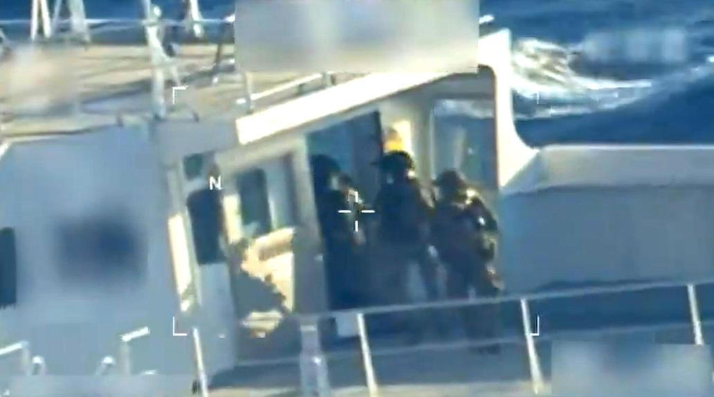 „Ropný tanker byl po několik let sankcionován Spojenými státy kvůli jeho zapojení do nelegální sítě přepravy ropy podporující zahraniční teroristické organizace,“ napsala nejvyšší státní zástupkyně Bondiová země na serveru X.