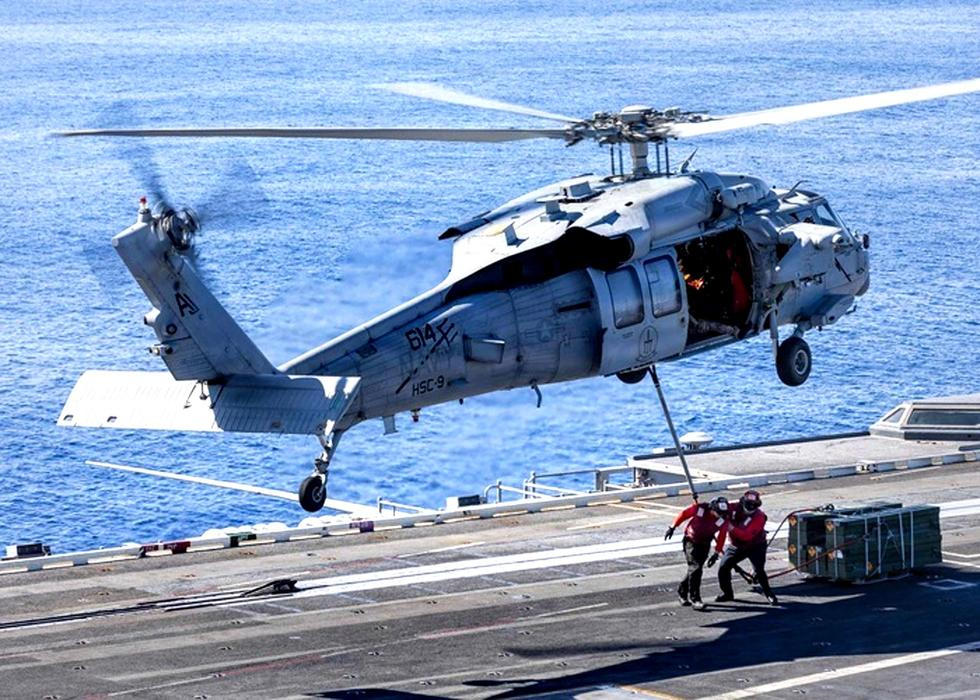 Ministr obrany USA Pete Hegseth o operaci věděl. Na otázku novinářů, co USA udělají s ropou na tankeru, Trump odpověděl: „Myslím, že si ji necháme... Předpokládám, že si ropu necháme.“