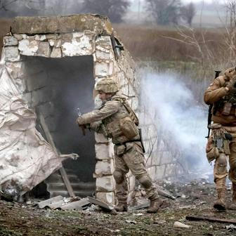 Ukrainian servicemen attend a military exercise between combat missions in Kharkiv region