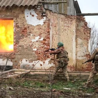 Ukrainian servicemen attend a military exercise between combat missions in Kharkiv region