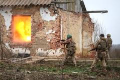 Ukrainian servicemen attend a military exercise between combat missions in Kharkiv region