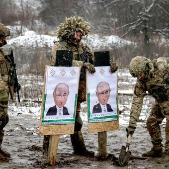 Ukrainian servicemen attend a military exercise between combat missions, in Kharkiv region