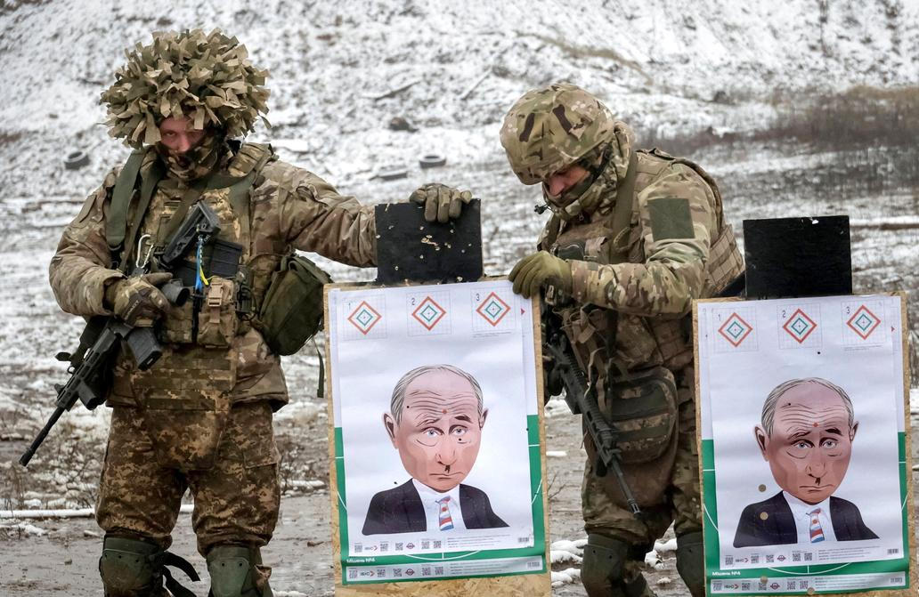 Ukrainian servicemen attend a military exercise between combat missions, in Kharkiv region