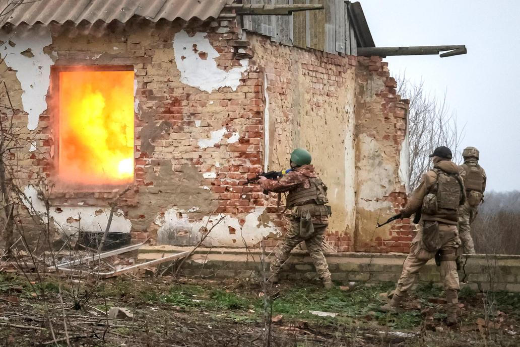 Ukrainian servicemen attend a military exercise between combat missions in Kharkiv region