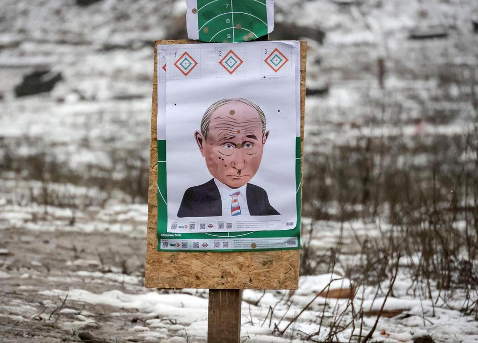 Ukrainian servicemen attend a military exercise between combat missions, in Kharkiv region