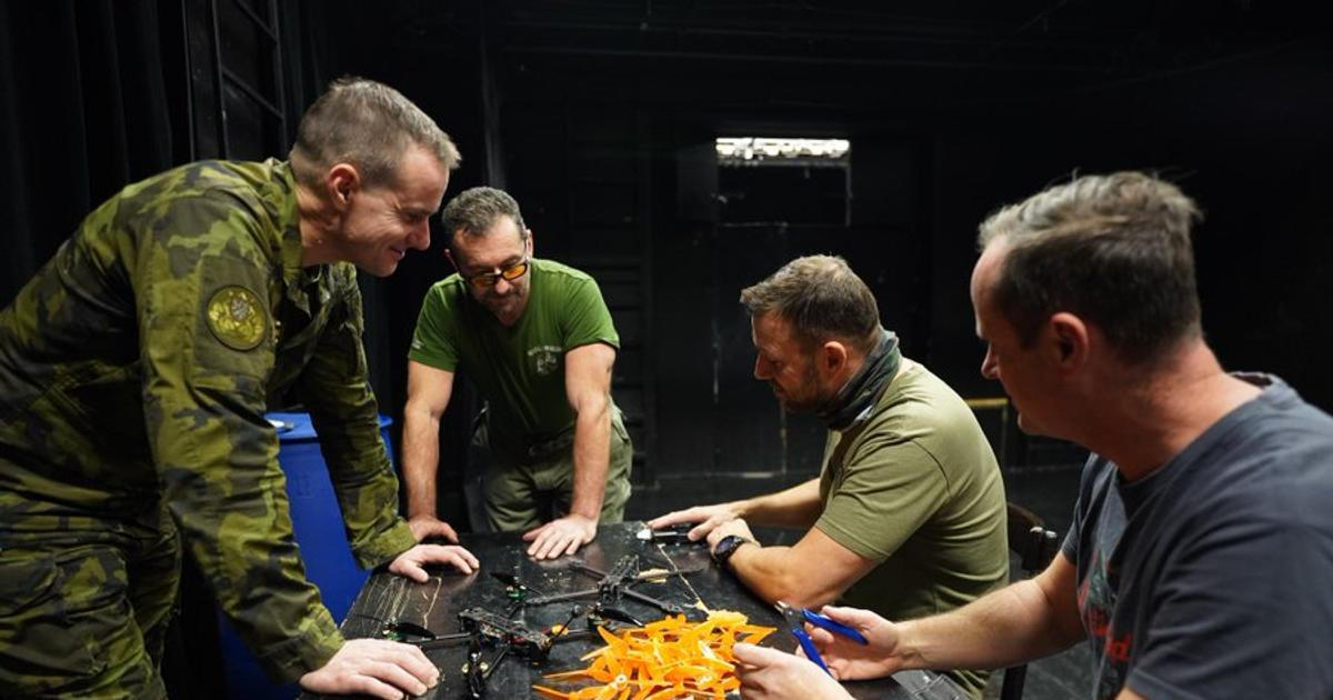 Vojenská policie si přivolala na pomoc i celníky. Akce proti dronařům získává kontury