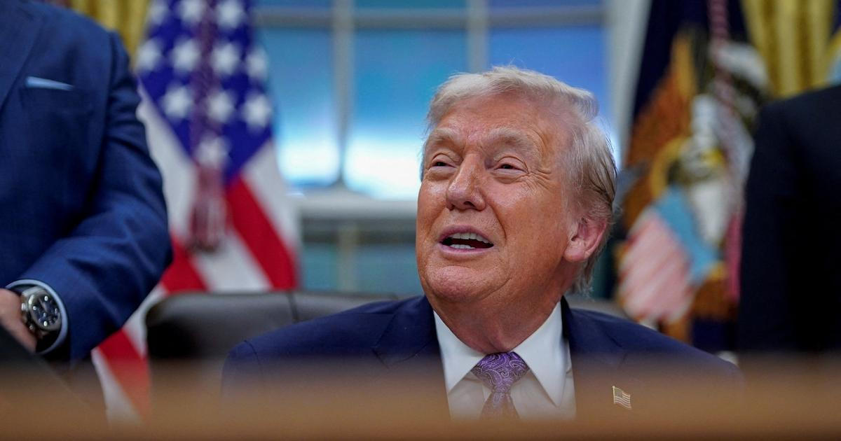 Trumpův narozeninový dárek promění Bílý dům v arénu bijců v kleci