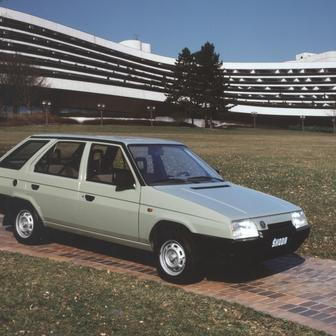 Škoda Forman se představila na 32. Mezinárodním strojírenském veletrhu v Brně, který odstartoval 12. září 1990.