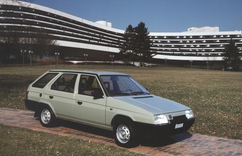 Škoda Forman se představila na 32. Mezinárodním strojírenském veletrhu v Brně, který odstartoval 12. září 1990.