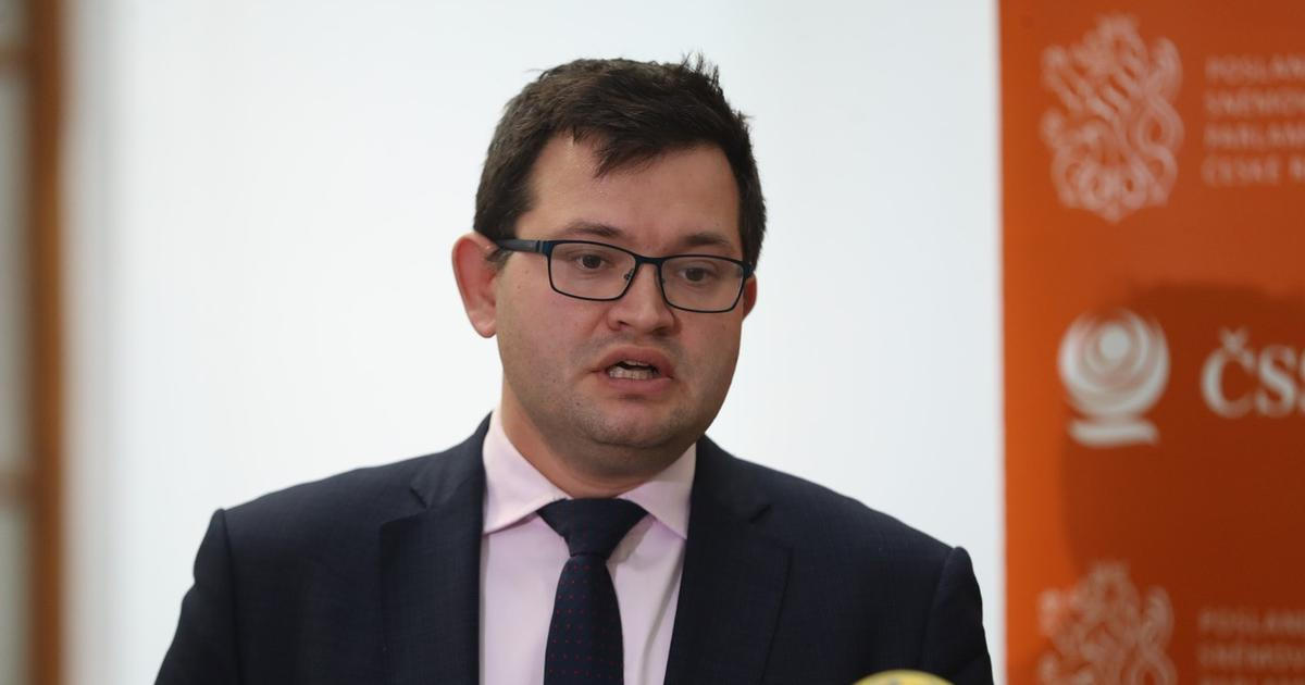 Odchod ze SOCDEM po zvolení Nedvěda ohlásil exministr Jan Chvojka