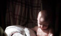 Přestože byla fenka vůči lidem velmi ostražitá, její psí srdce si získal Elizabethin nejmladší syn Archie.