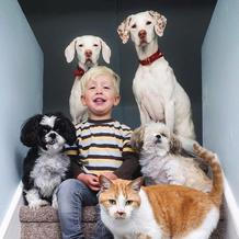 Přestože byla fenka vůči lidem velmi ostražitá, její psí srdce si získal Elizabethin nejmladší syn Archie.