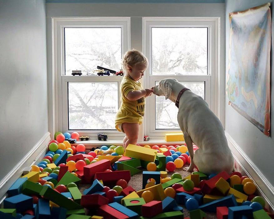 Přestože byla fenka vůči lidem velmi ostražitá, její psí srdce si získal Elizabethin nejmladší syn Archie.