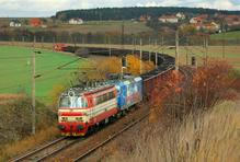 První Laminátka vyrobená pro ČSD stále jezdí. Při poslední opravě dostala svůj původní tovární nátěr.