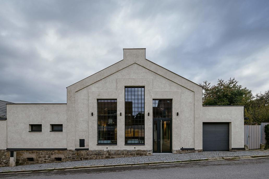 Pípalova dílna v Humpolci vstupuje do nové éry. Nabídne galerii, vinný bar i wellness