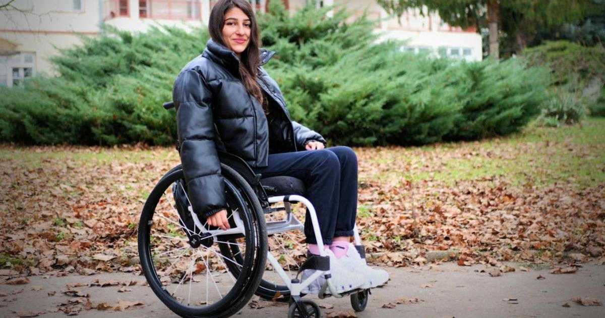 Vteřina, která změnila vše. Claudie ochrnula ve škole, teď bojuje o svou nezávislost