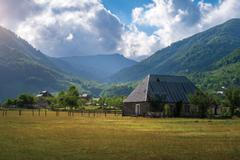 „A uvědomil jsem si, že nejsem sám – že jsou lidé, kteří tak žijí pořád. Jsou svobodní a dělají věci tak, jak je cítí,“ říká.