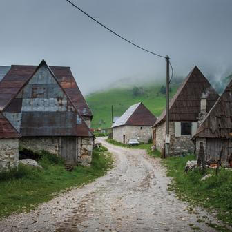 Cesta k dálkovým pochodům pro Matúše začala jako odměna, kterou sám sobě udělil za dokončení univerzity. Byla jí 760 kilometrů dlouhá Cesta hrdinů SNP. 