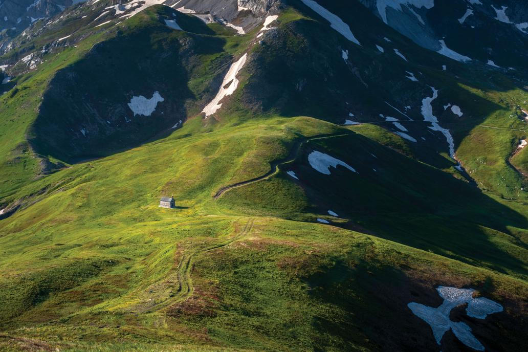 Zdolali tři tisíce kilometrů dlouhou trasu Te Araroa vedoucí ze severního na jižní cíp Nového Zélandu nebo ušli tři tisíce kilometrů kolem Islandu i náročný Greater Patagonian Trail divokou přírodou v Jižní Americe. 