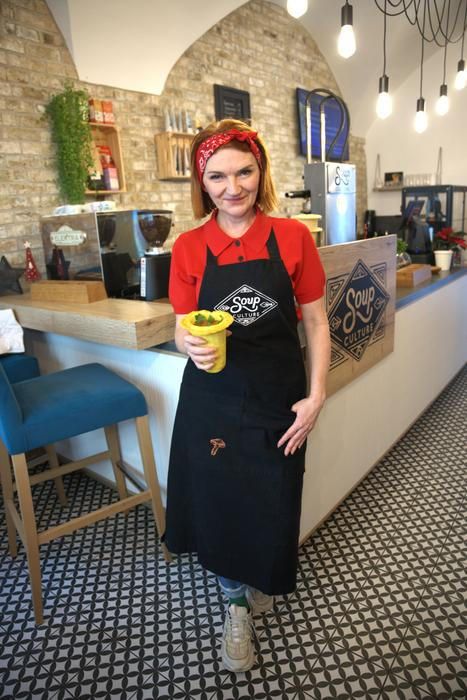 Lidiya Hrechanyuk v centru Českých Budějovic rozjela úspěšnou polévkárnu s jedlými kelímky.