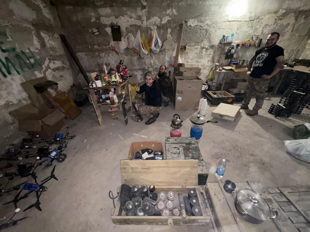 Moji spolubojovníci, když zrovna nejsou za ovládacím pultem dronů.