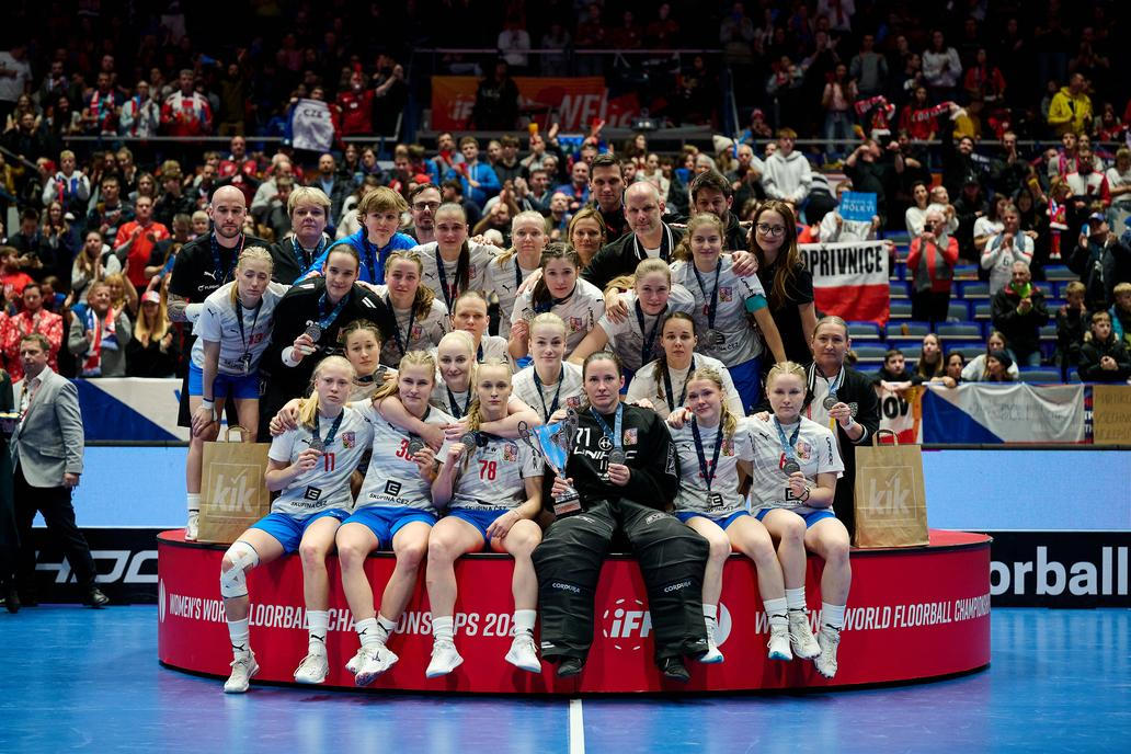 České florbalistky slaví stříbro na MS