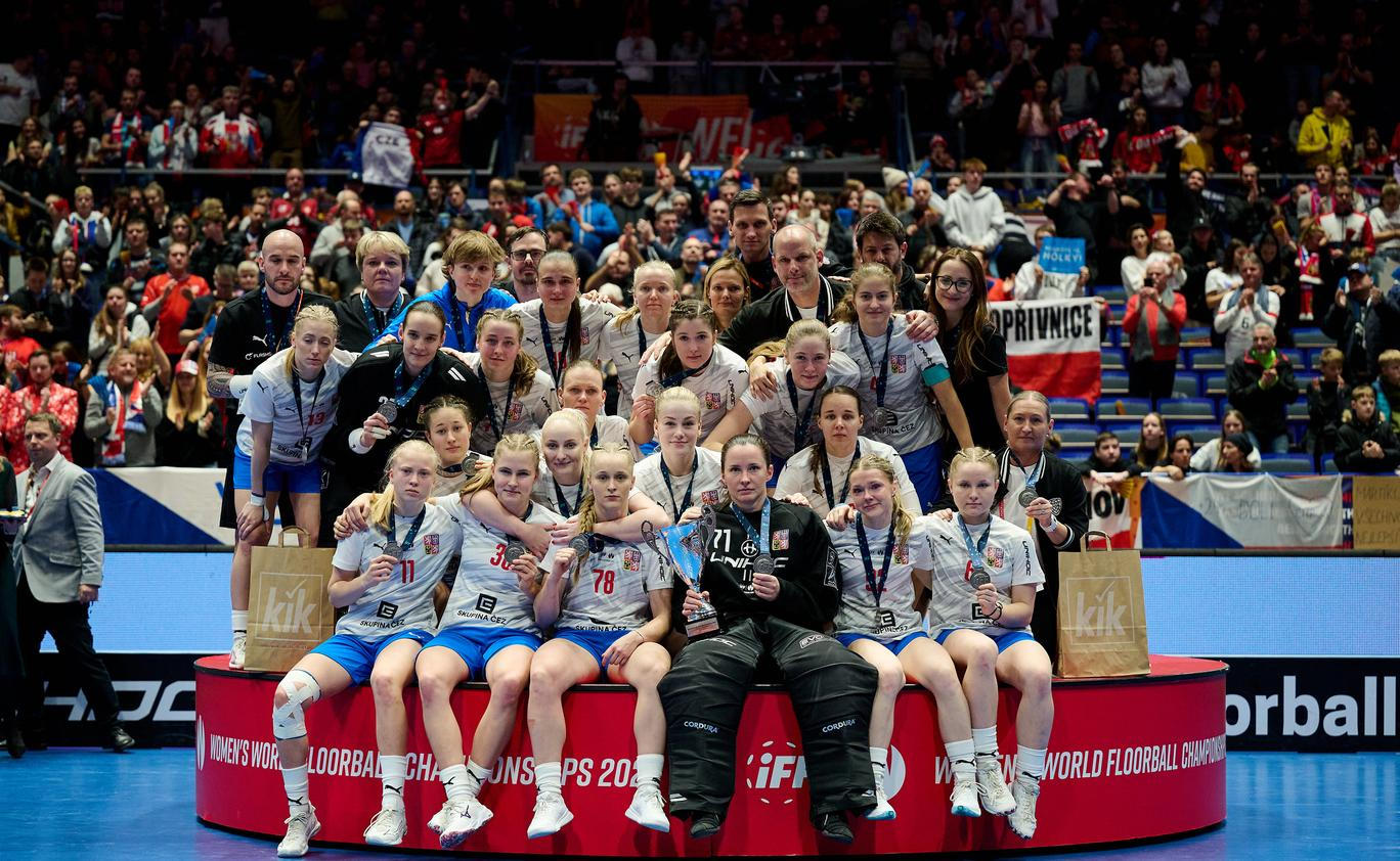 České florbalistky slaví stříbro na MS