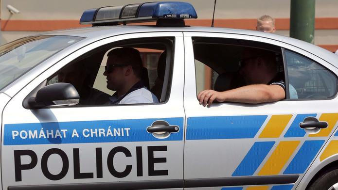 Policie ČR / Státní policie / Policejní auto / Policisté / Policejní hlídka / Ilustrační foto / Praha / Léto / 2018 / 1