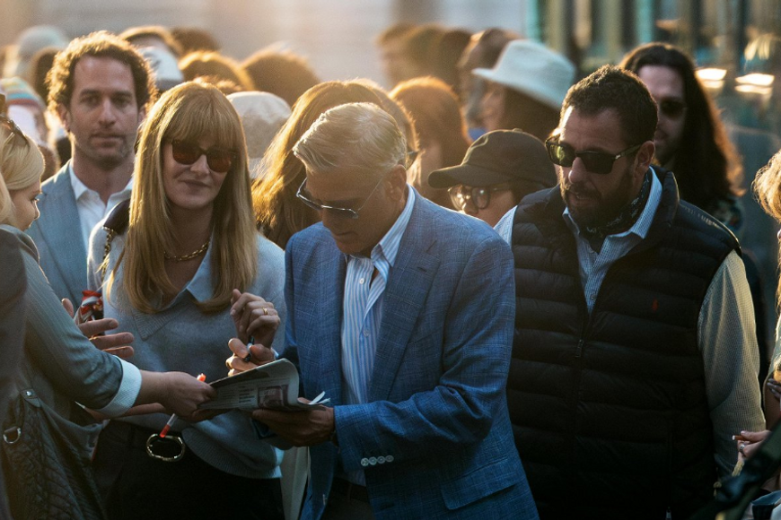 „Je mnohem snazší být někým jiným.“ George Clooney září jako filmová hvězda v krizi