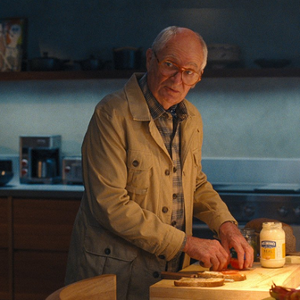 Jim Broadbent ve filmu Jay Kelly.