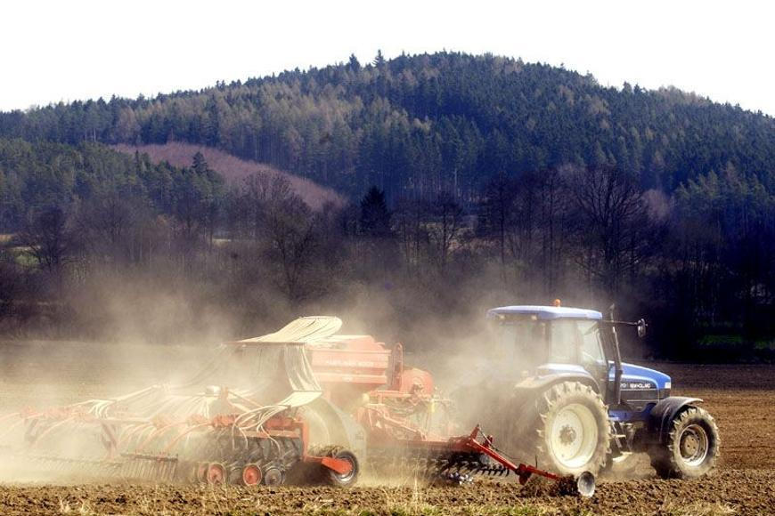 Tisíce tun hnojiv. Evropa je v klíčové komoditě stále závislá na Rusku