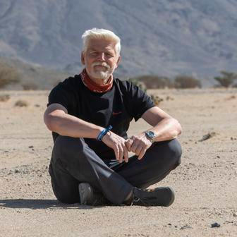 Petr Pavel na Rallye Dakar. Letos se účastnil několika motoristických akcí a pořídil fotky, které jdou nyní do aukce.