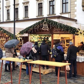 Stánek s medovinou na Horním náměstí v Olomouci, 5. prosince 2025.