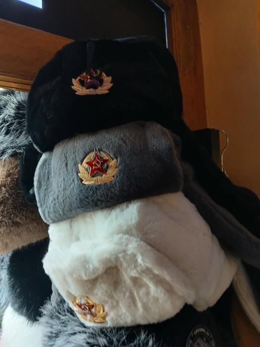 Čepice, srp a kladivo, prodej