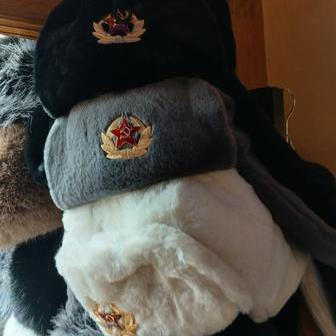 Čepice, srp a kladivo, prodej