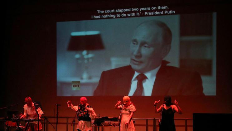 Pussy Riot při vystoupení. Archivní foto.
