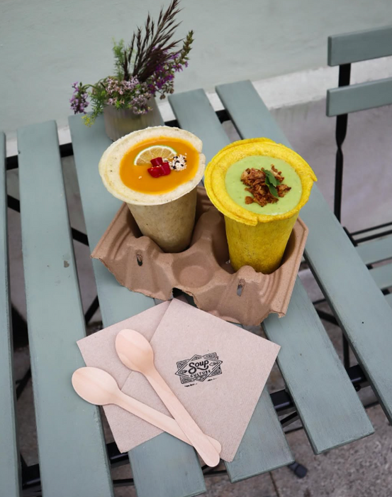 Denní nabídka obvykle zahrnuje dvě stálice a dvě sezónní polévky.