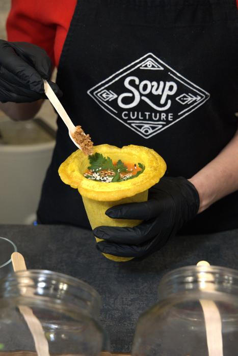 A co je vlastně Soupculture? Zdravý street food z kvalitních surovin, krémové veganské a vegetariánské polévky.