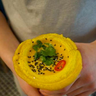 A největší odměna? Když se někdo vrátí z ulice jen proto, aby řekl, že mu polévka chutnala.