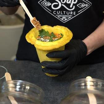 A co je vlastně Soupculture? Zdravý street food z kvalitních surovin, krémové veganské a vegetariánské polévky.