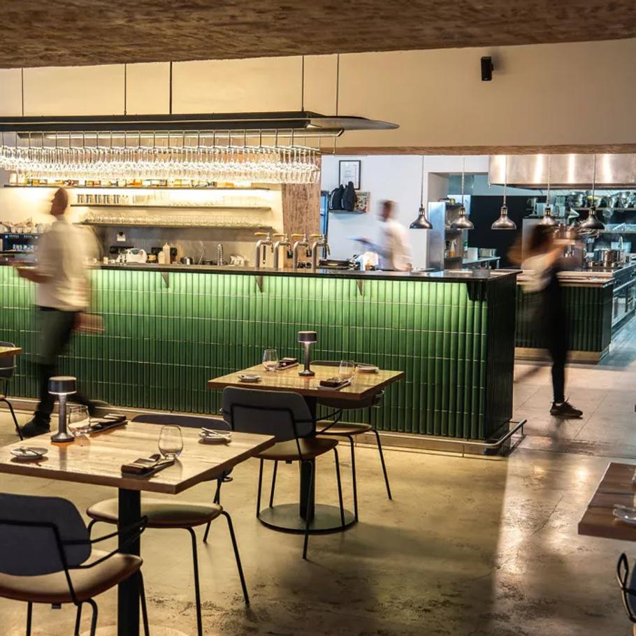 Jídlo v Long Story Short Eatery & Bakery bývá kulinářskou mozaikou.