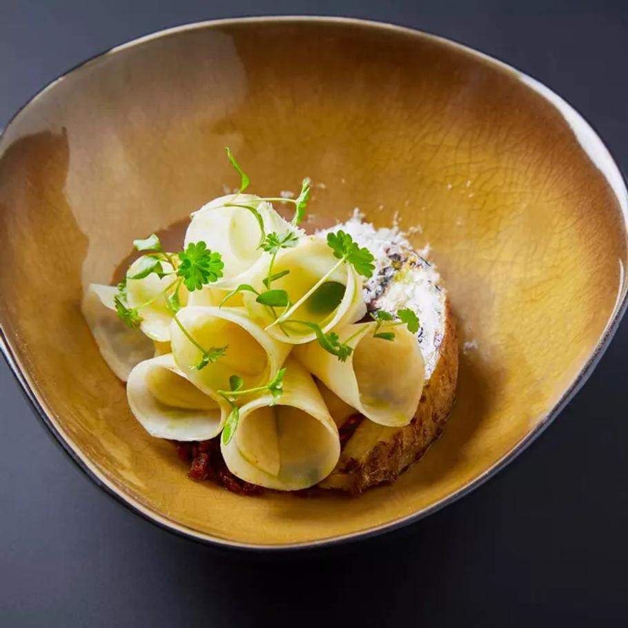 V The Eatery se můžete posadit přímo ke kuchařům a z bezprostřední blízkosti je sledovat při práci nebo si s nimi přátelsky popovídat. 