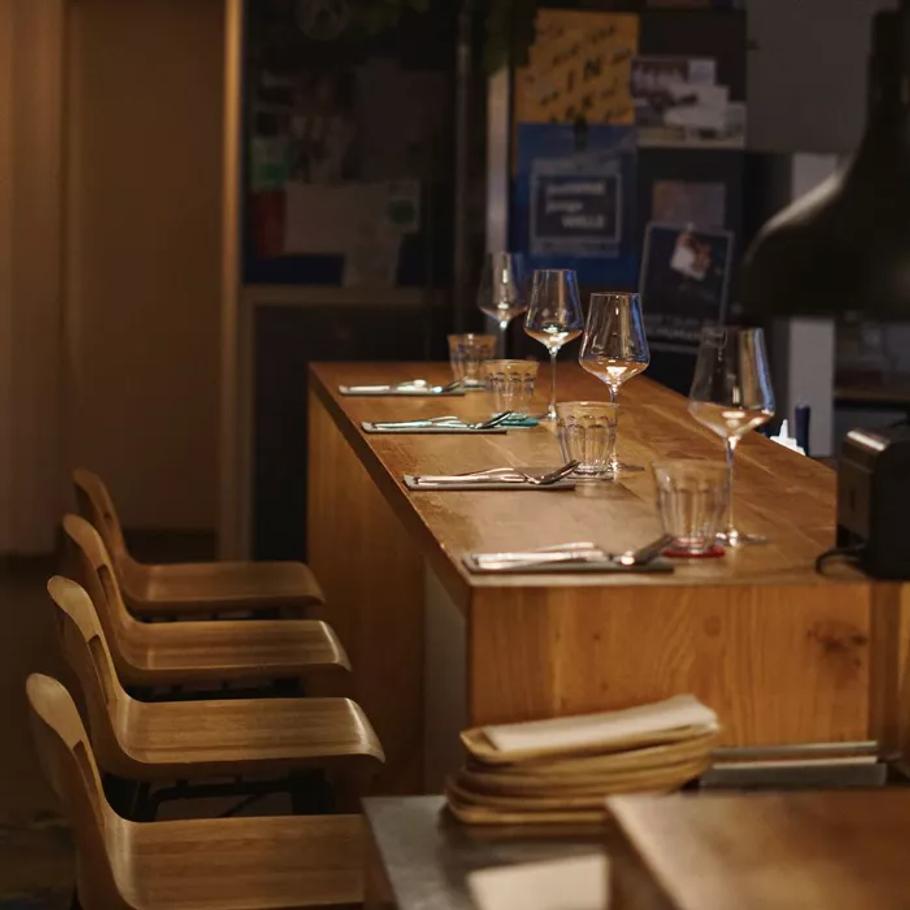  ATELIER bar & bistro