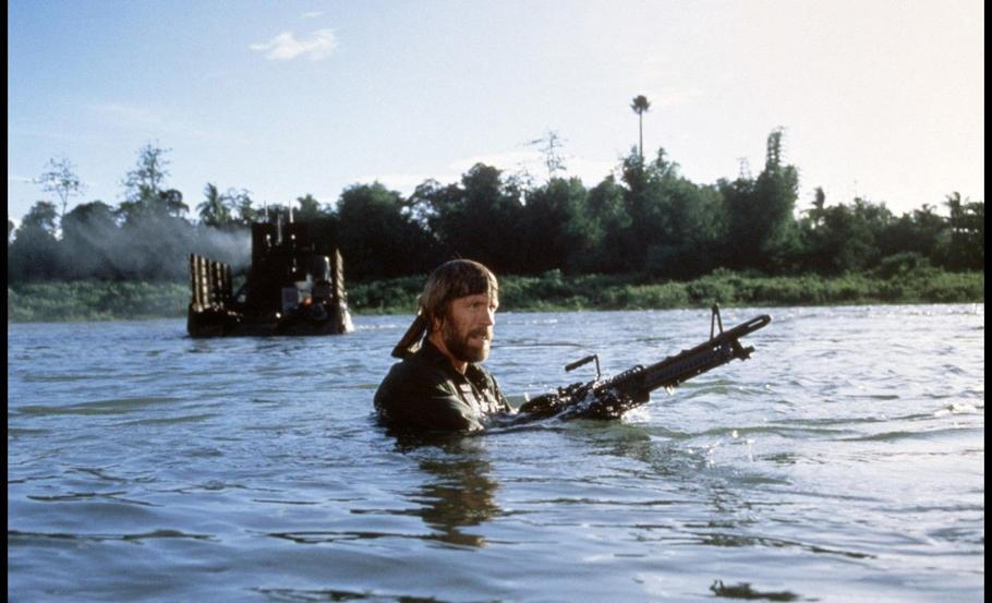 Chuck Norris jako plukovník Braddock v akčním filmu Missing in Action (1984)