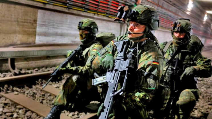 Německo, Berlín, metro vojenské cvičení, Rusko, Bundeswehr