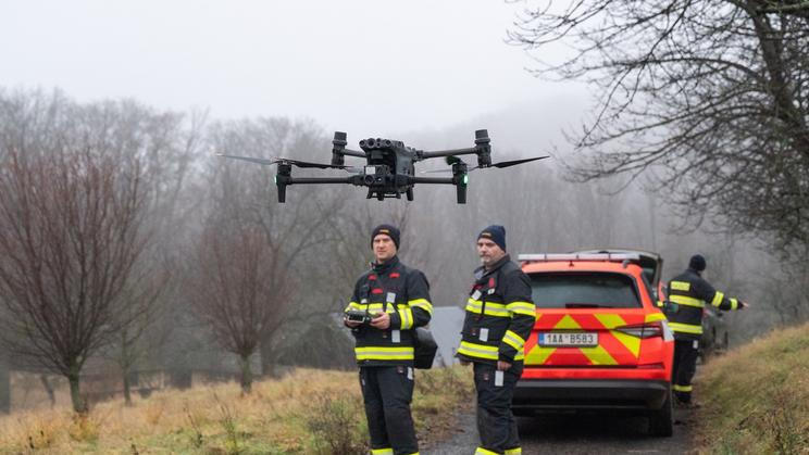 Do pátrání po nezvěstném chlapci nasadili hasiči i drony