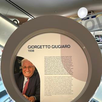 Věnuje se italským karosárnám i konkrétním designérům a představuje jejich práci.