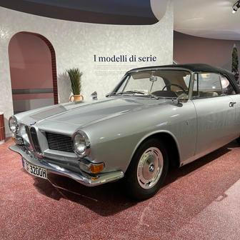 BMW 3200 CS Cabriolet vzniklo v jediném kuse, navrhl jej Giugiaro, který tehdy pracoval ve studiu Bertone. Věnovalo se tehdejšímu vlastníkovi značky Herbertu Quandtovi.