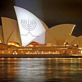 Chanuka: světlo radosti v moři slz